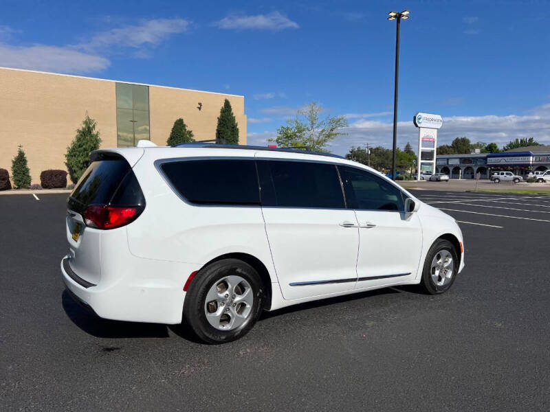 2017 Chrysler Pacifica Touring-L Plus