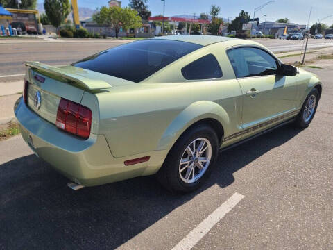 2005 Ford Mustang V6 Deluxe