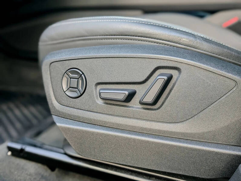 2021 Audi e-tron quattro Premium