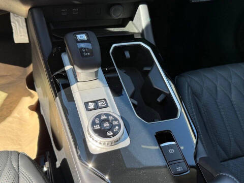 2026 Mitsubishi Outlander PHEV SEL