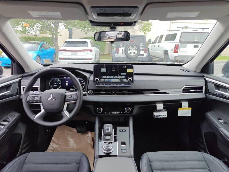 2025 Mitsubishi Outlander PHEV SE