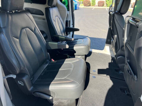 2017 Chrysler Pacifica Touring-L Plus