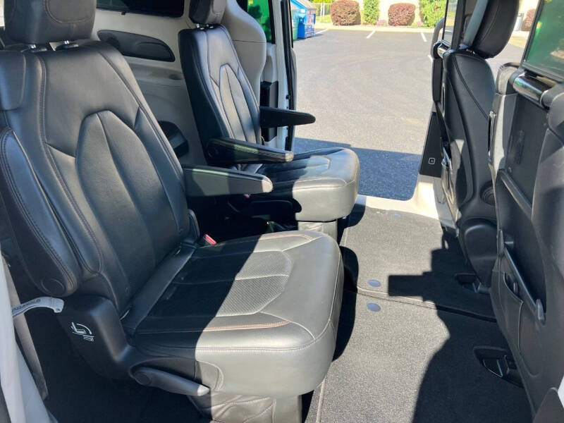 2017 Chrysler Pacifica Touring-L Plus