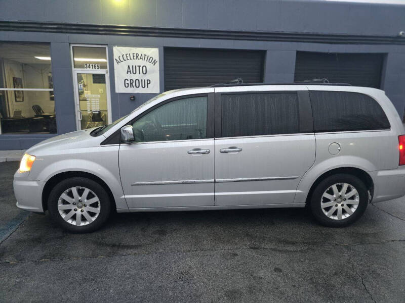 Chrysler Town & Country's photo