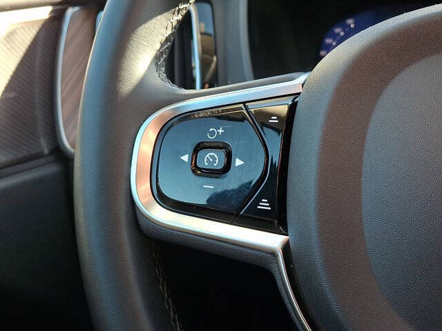 2024 Volvo XC60 B5 Plus Dark Theme