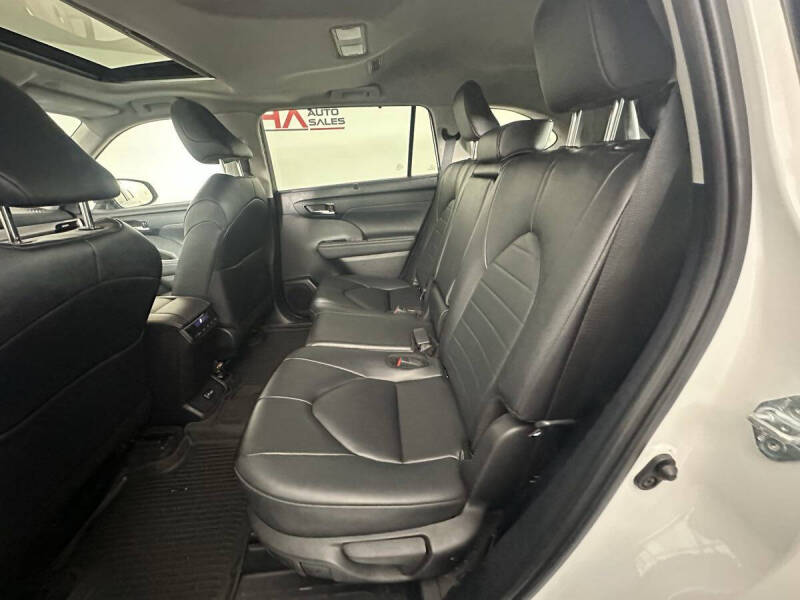 2024 Toyota Highlander XLE