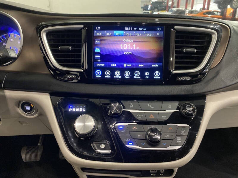 2017 Chrysler Pacifica Touring-L