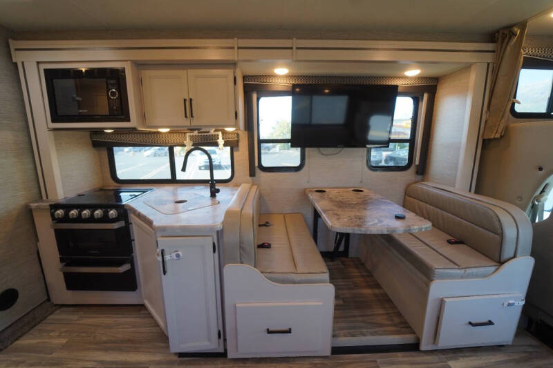 2021 Thor Motor Coach Four Winds