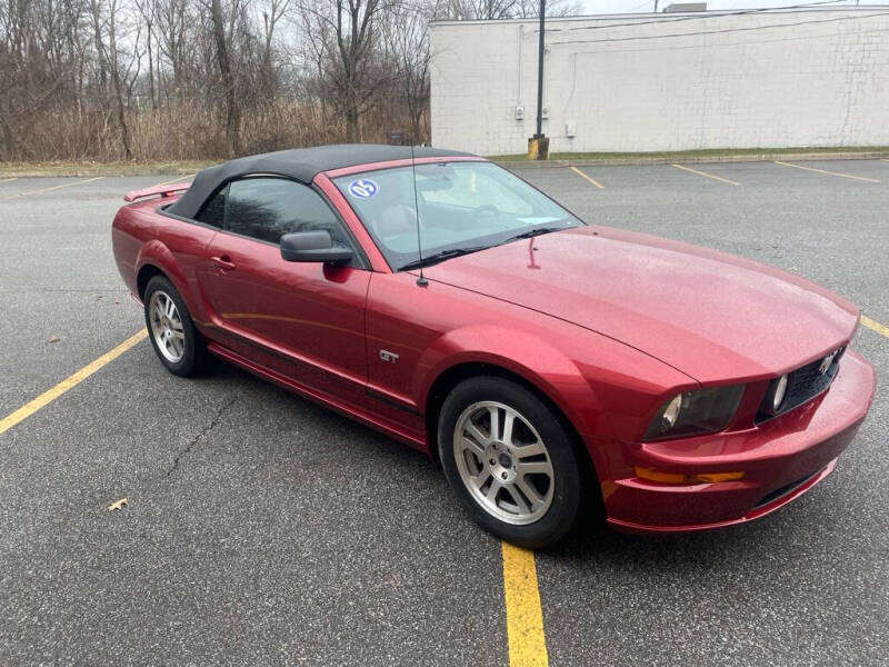 2005 Ford Mustang GT Deluxe photo 7