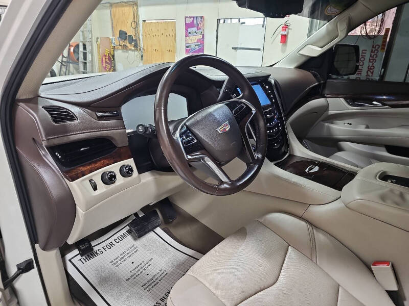 2015 Cadillac Escalade Luxury