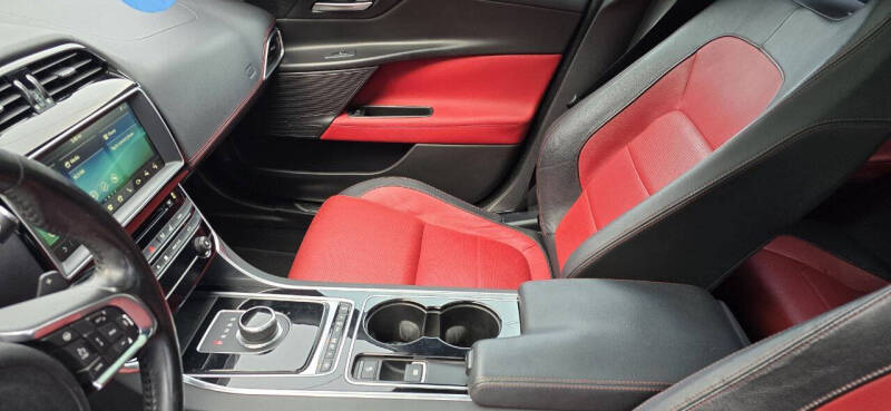 2017 Jaguar XE 35t R-Sport