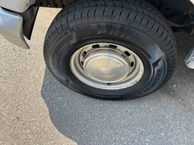 2003 Ford E-Series E-150 Base