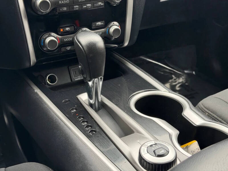 2020 Nissan Pathfinder SV