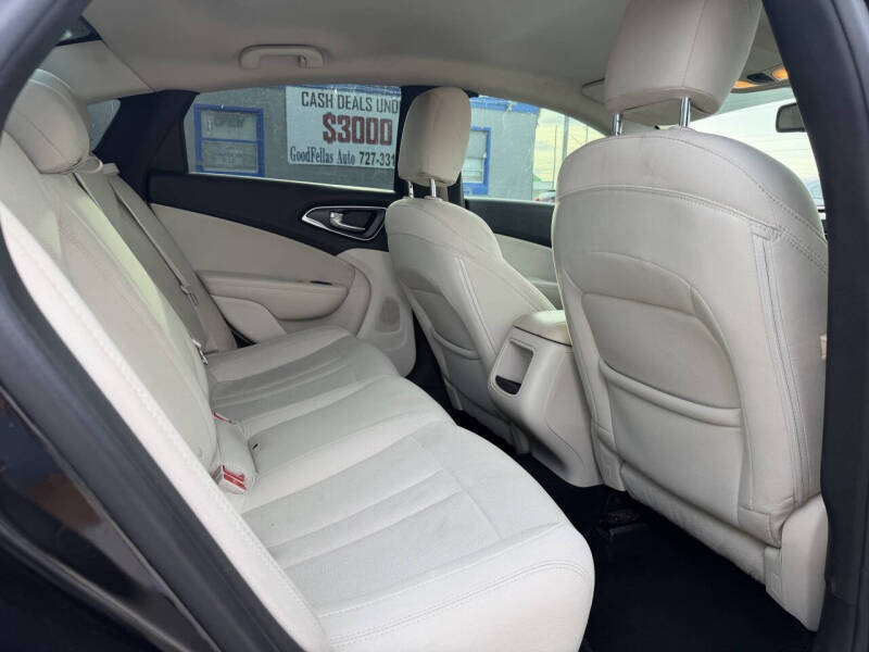 2016 Chrysler 200 Limited
