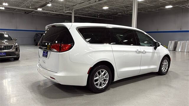 2022 Chrysler Voyager LX