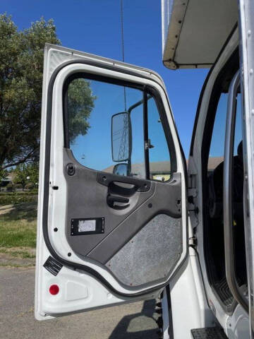 2017 Freightliner M2 106