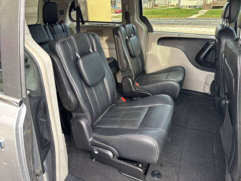 2016 Chrysler Town and Country Touring