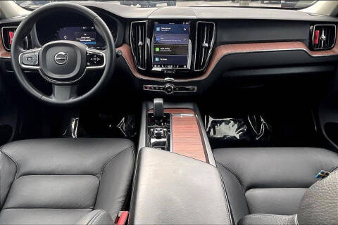 2023 Volvo XC60 B5 Plus Dark Theme