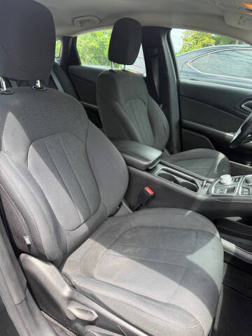 2016 Chrysler 200 Limited