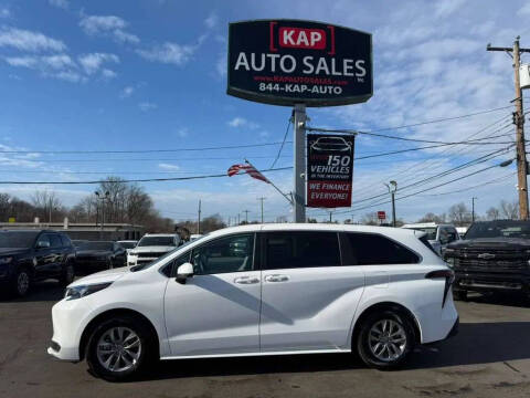 2024 Toyota Sienna LE 8-Passenger