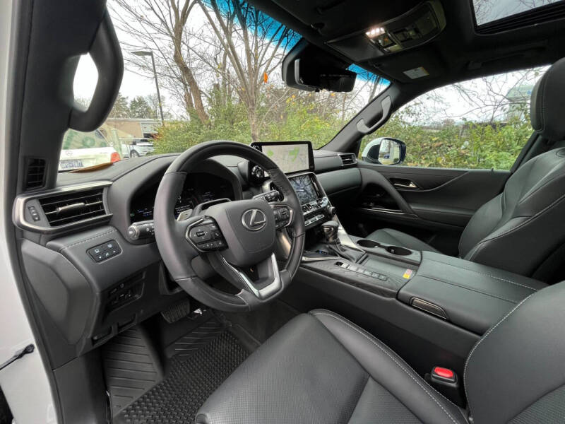 2025 Lexus LX 600 Luxury