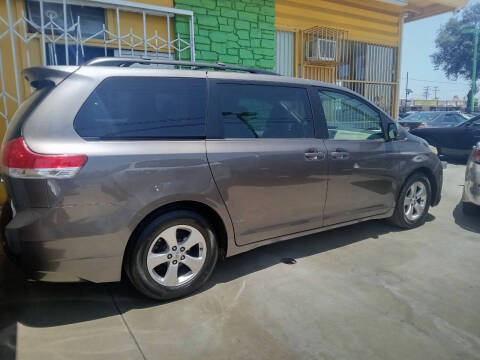 2012 Toyota Sienna LE 7-Passenger Auto Access Seat