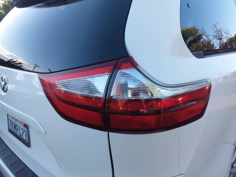 2015 Toyota Sienna LE 8-Passenger