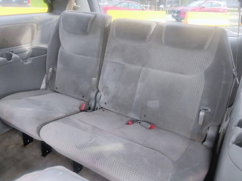 2010 Toyota Sienna LE 7-Passenger