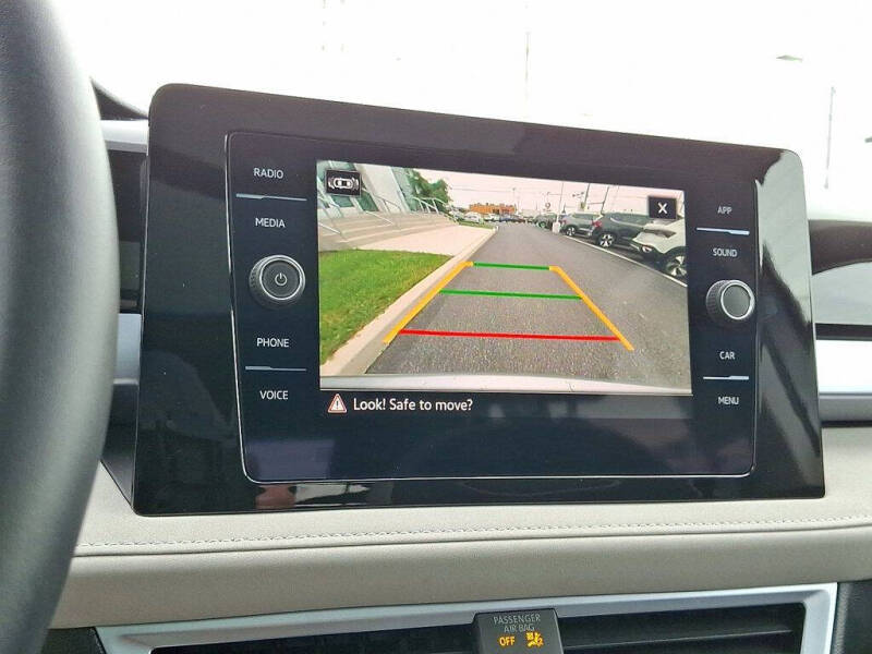 2025 Volkswagen Taos SE 4Motion