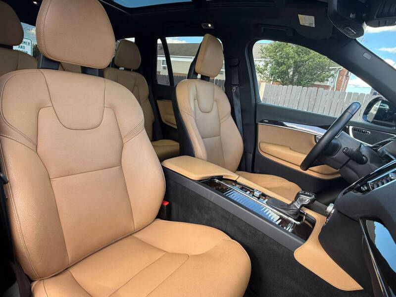 2017 Volvo XC90 T6 Momentum