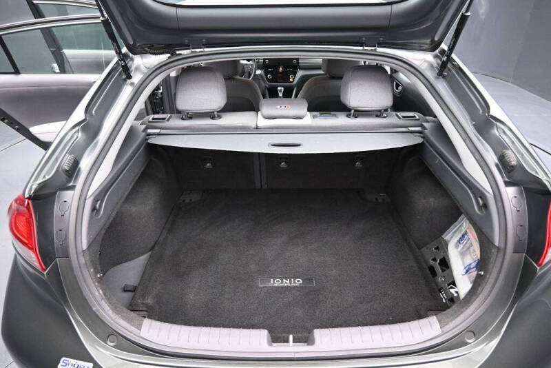 2022 Hyundai Ioniq Hybrid SE