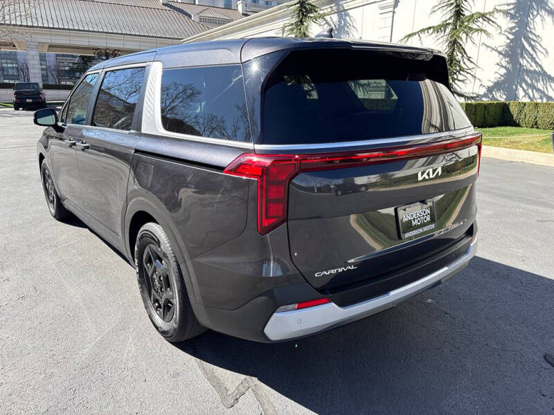 2025 Kia Carnival LX