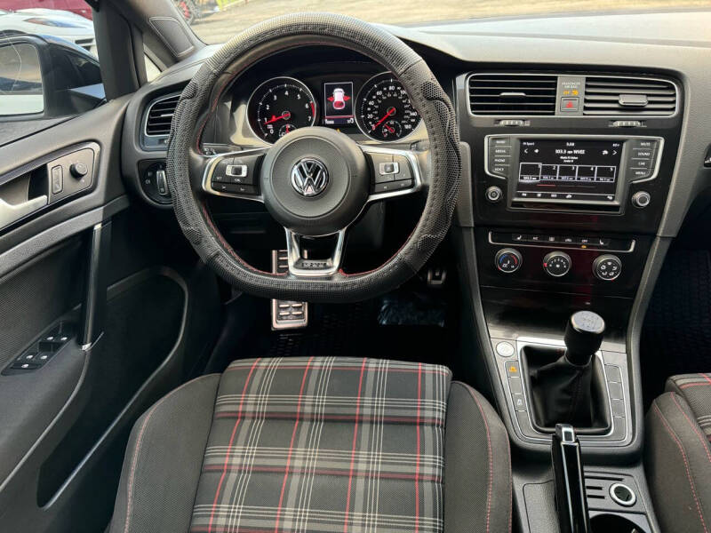 2017 Volkswagen Golf GTI Sport
