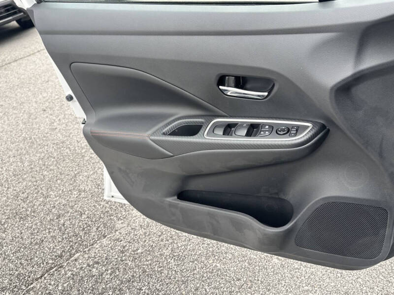 2025 Nissan Versa SR