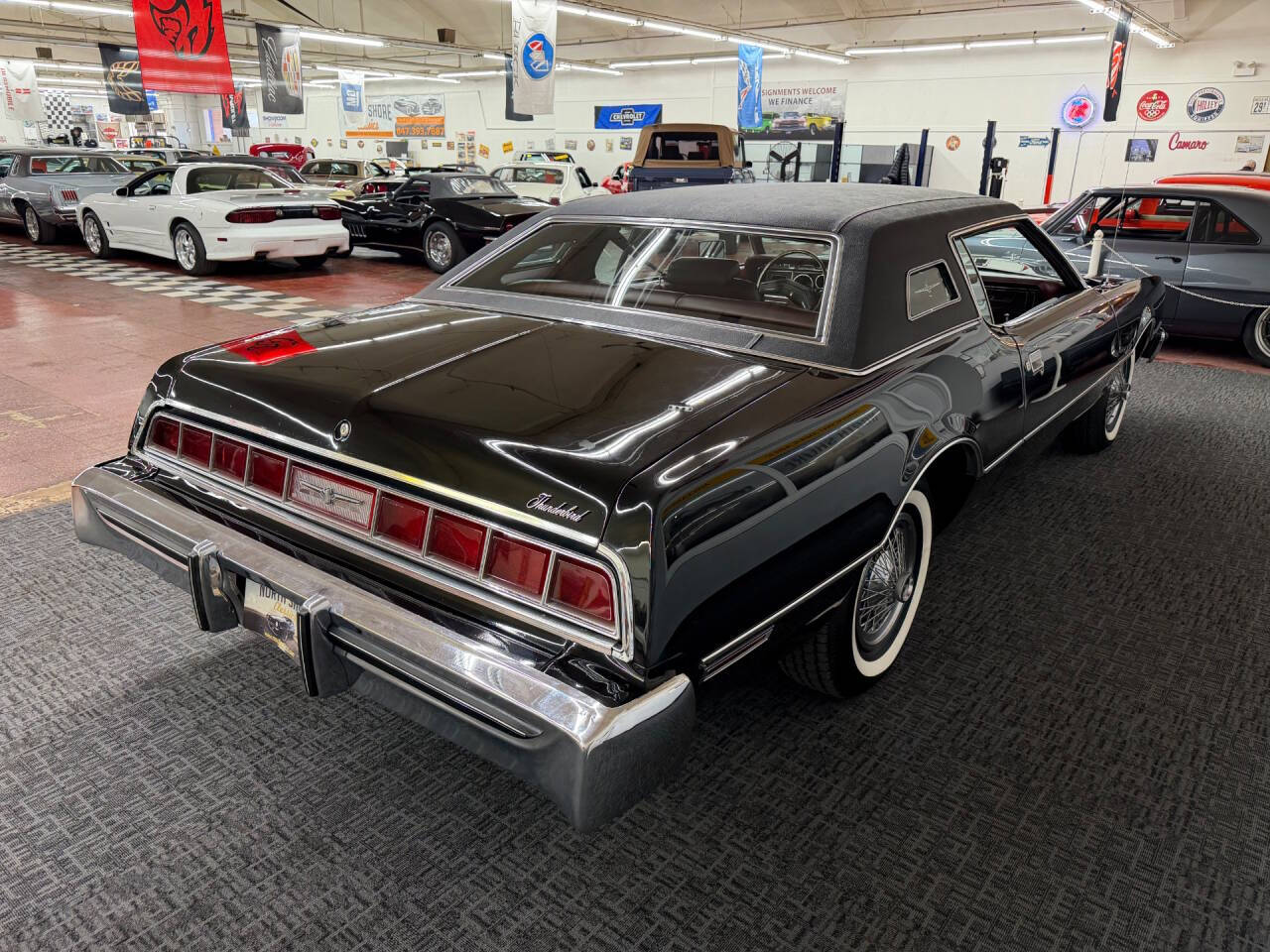 1976 Ford Thunderbird 16