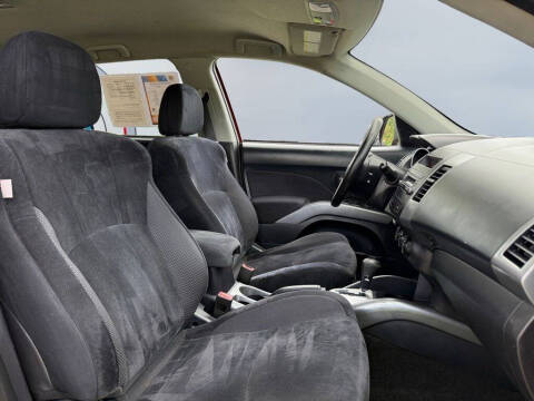 2010 Mitsubishi Outlander ES