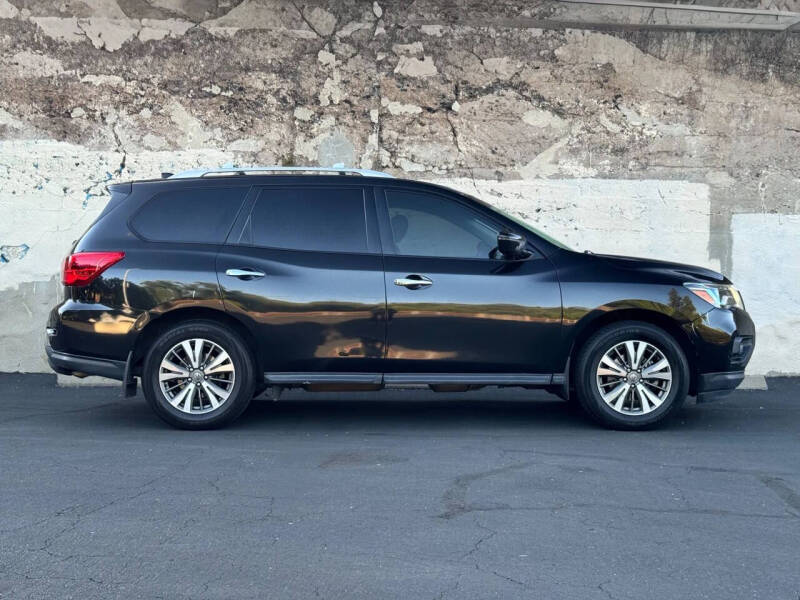 2020 Nissan Pathfinder S