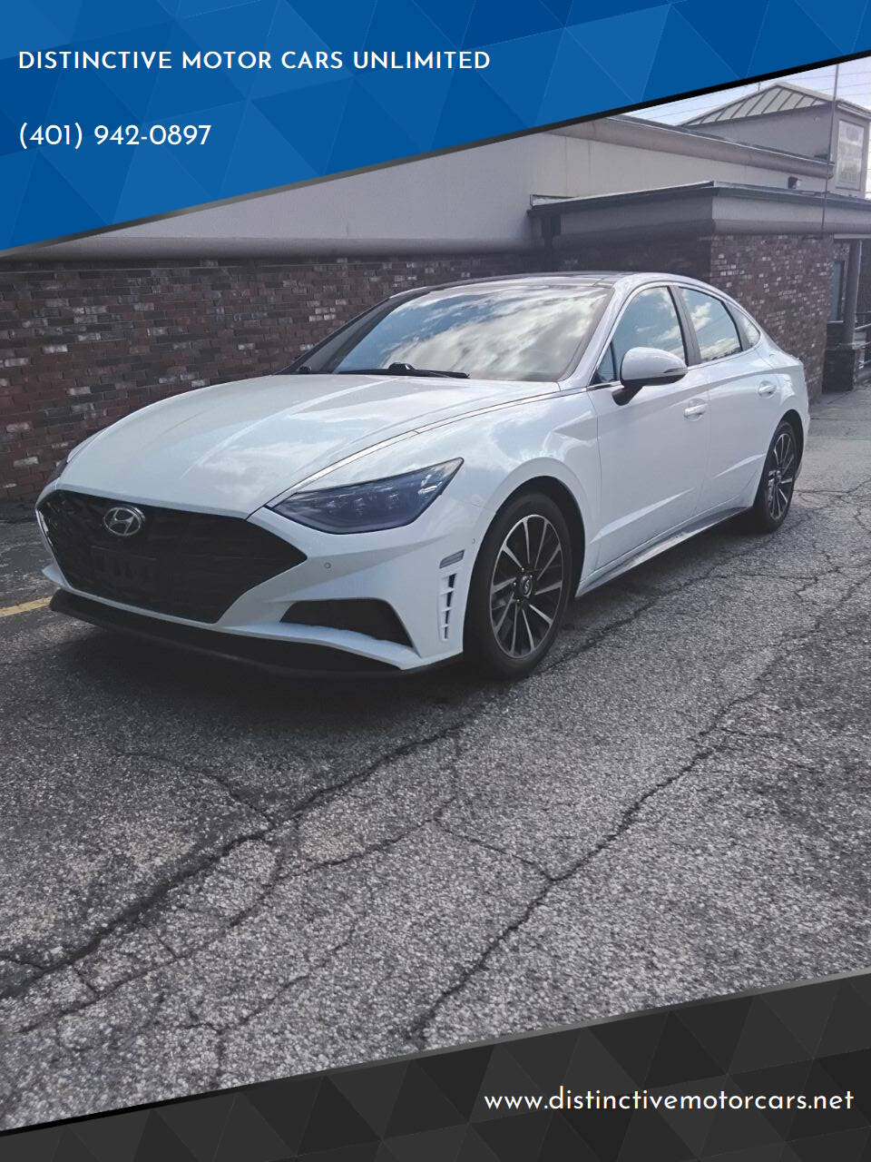 Off white 2020 Hyundai SONATA Limited Limited 4dr Sedan 1