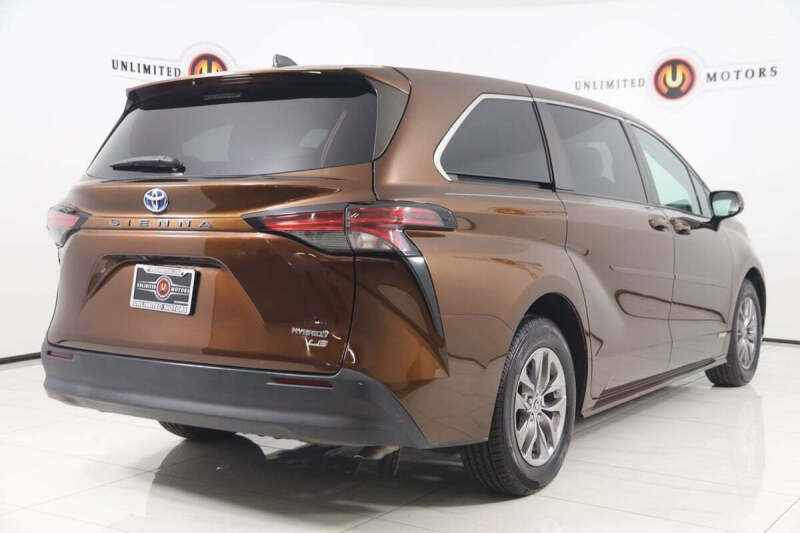 2021 Toyota Sienna LE 8-Passenger