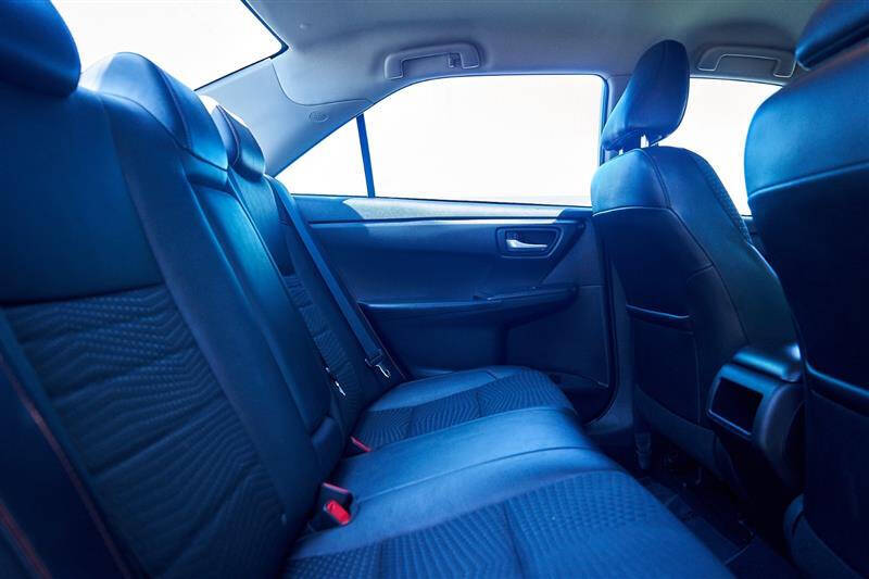 2015 Toyota Camry SE - Photo 13