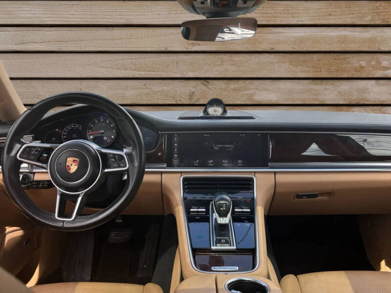 2017 Porsche Panamera