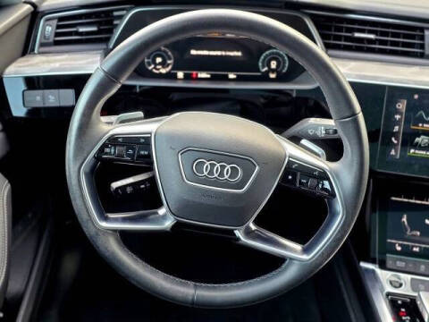 2022 Audi e-tron quattro Premium