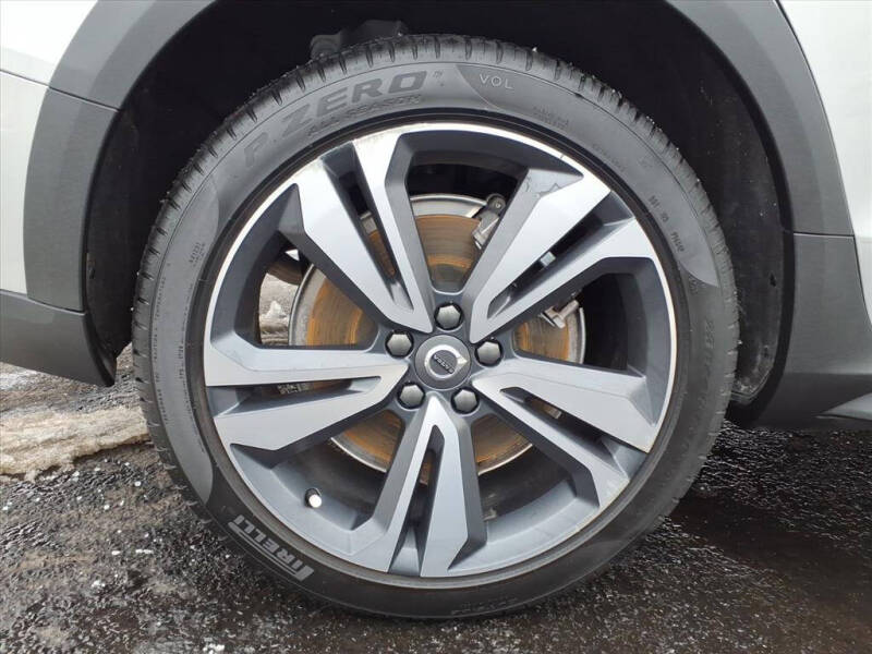 2025 Volvo V60 Cross Country B5 Plus