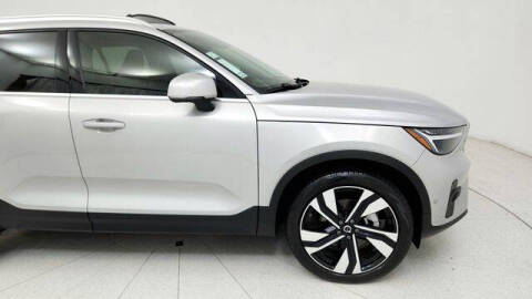 2025 Volvo XC40 B5 Plus Bright Theme
