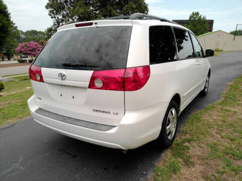 2008 Toyota Sienna LE 8-Passenger