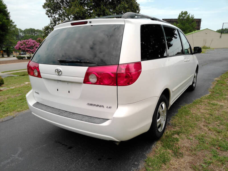 2008 Toyota Sienna LE 8-Passenger