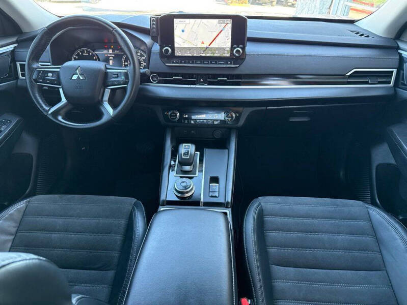 2023 Mitsubishi Outlander SE
