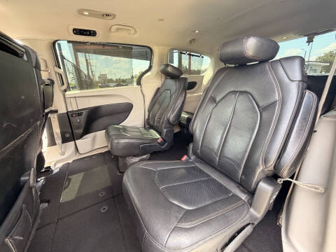 2017 Chrysler Pacifica Touring-L Plus