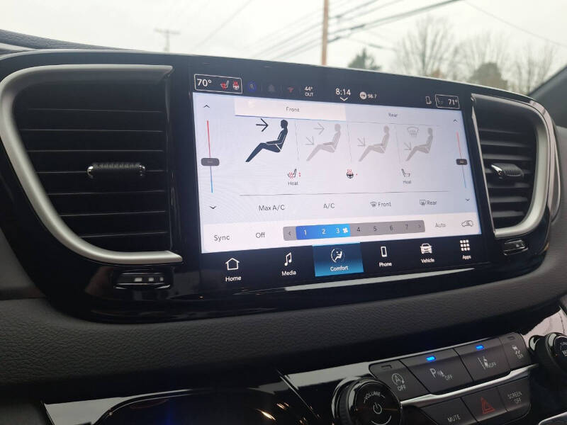 2026 Chrysler Voyager LX