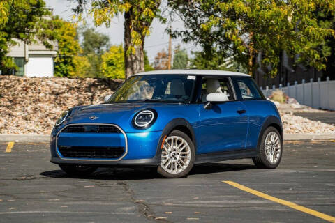 2025 MINI Hardtop 2 Door Cooper Signature Trim